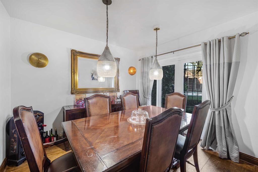 5 bedroom detached house for sale in Warburton Close, Hale Barns, Altrincham, WA15